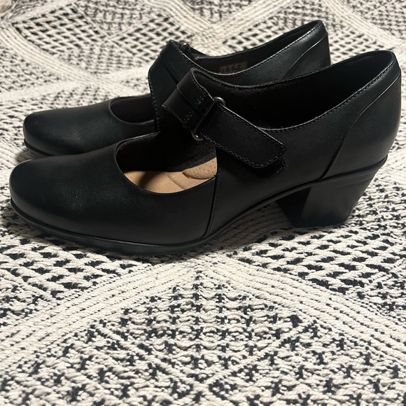Clarks Comfort Collection Emslie Lulin Women's Black Mary Jane Pumps, 8.5. - Picture 4 of 8